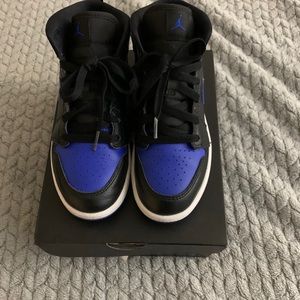 Boys Air Jordan 1 sneakers